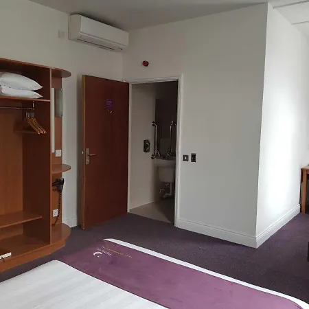 Premier Inn London Hammersmith-2